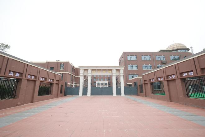 长沙市耀华中学王佳佳 天津：耀华中学红桥学校建筑施工项目如期交付