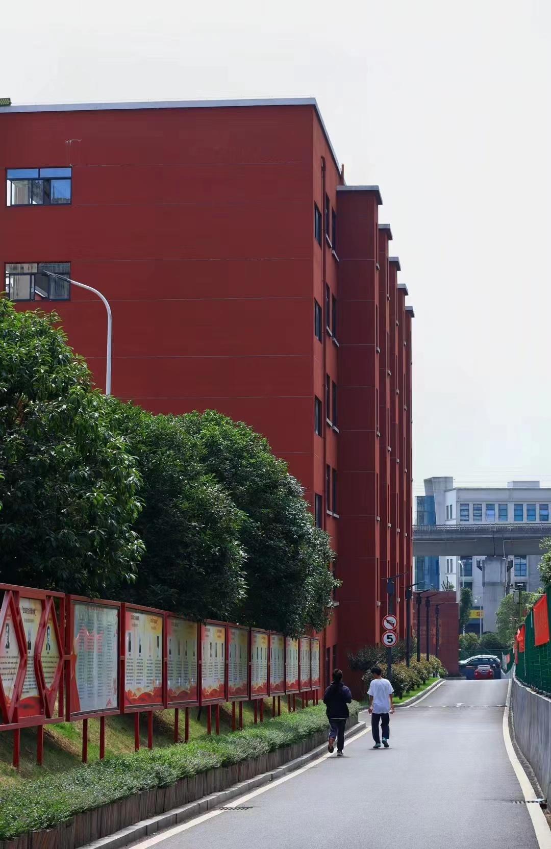 长沙市耀华中学综合大楼 复读学校怎么选？长沙市耀华中学复读就够了！