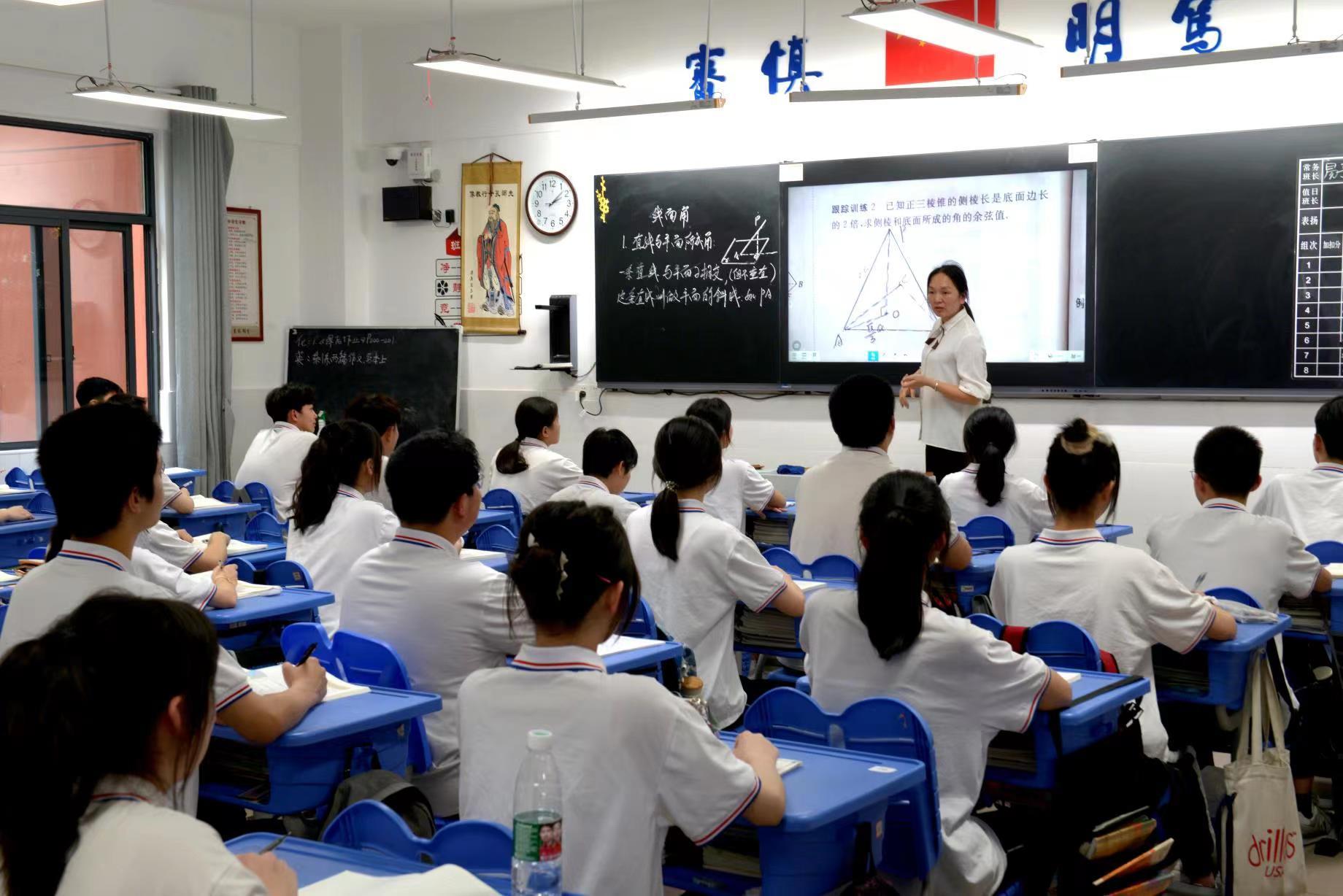 长沙市耀华中学精品班 长沙市耀华中学的复读课程的优点！快来看一下！