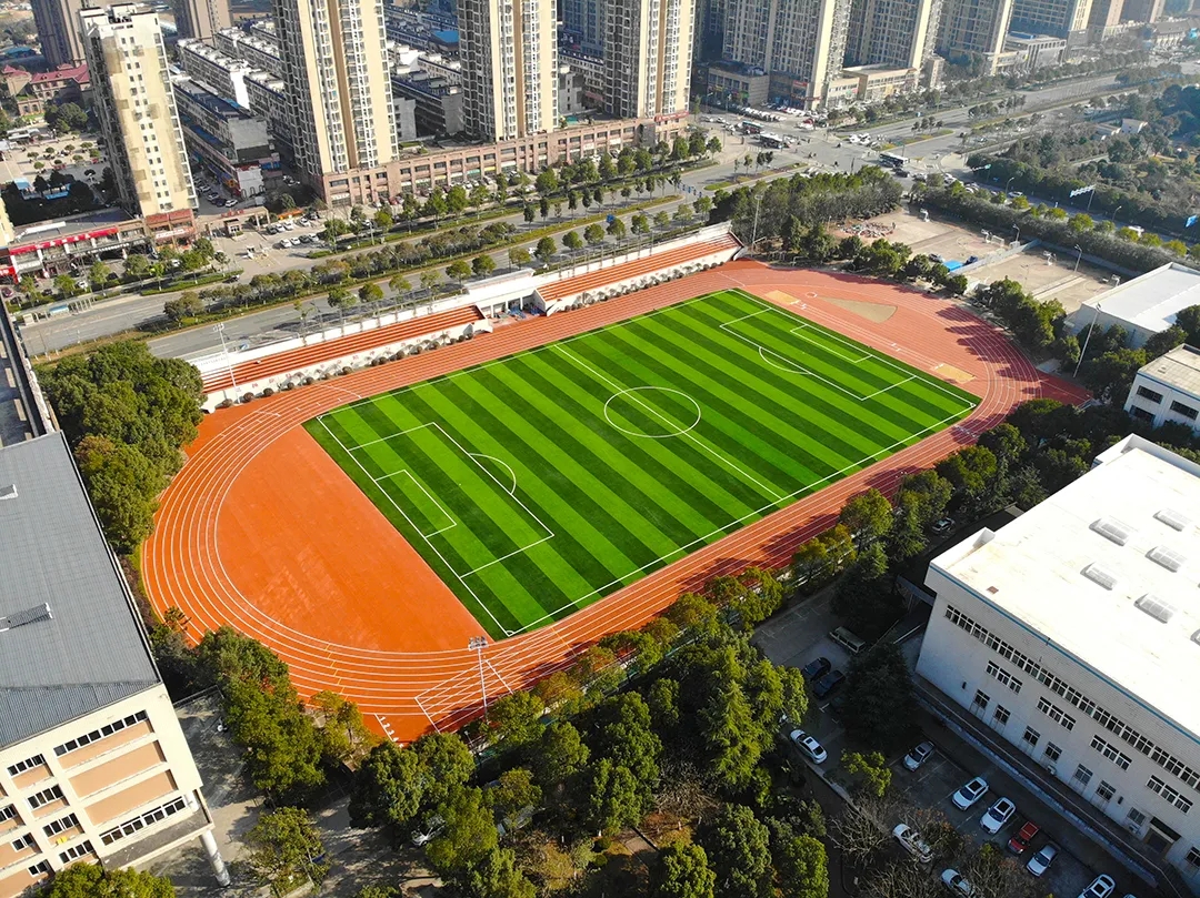 长沙耀华中学新校区田径场 好跑道，铭弘造——长沙师范学院南校区田径场通过中国田协二类场地验收