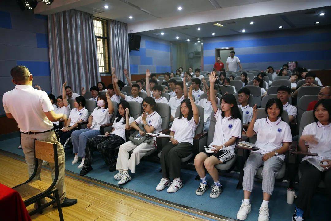 长沙耀华中学评价 长沙耀华中学高复部开学典礼暨“高考夺分训练”