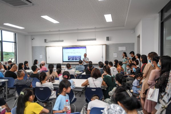 沈校长为大家介绍康礼-克雷格学校