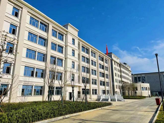 长沙市耀华中学搬校区了吗 郑州这些高中搬入新校区，环境也太哇塞了！