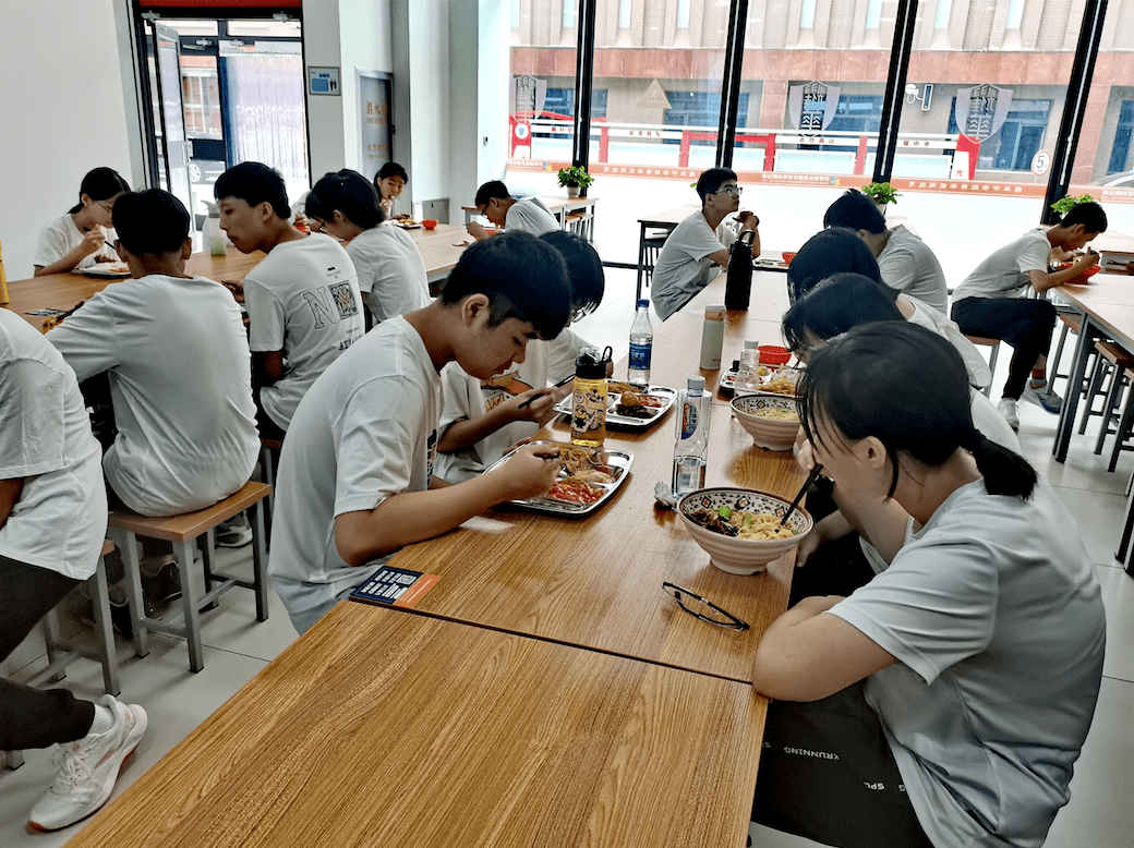 长沙耀华中学伙食 这所备受瞩目的新学校即将开学，记者带你“深度游”